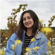 Étudiante en école de commerce sortie d'une prépa donne cours du collège à la prépa